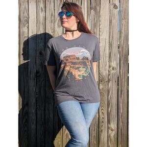 Time and Tru ladies' L Gray Grand Canyon Graphic Short Sleeve Tee